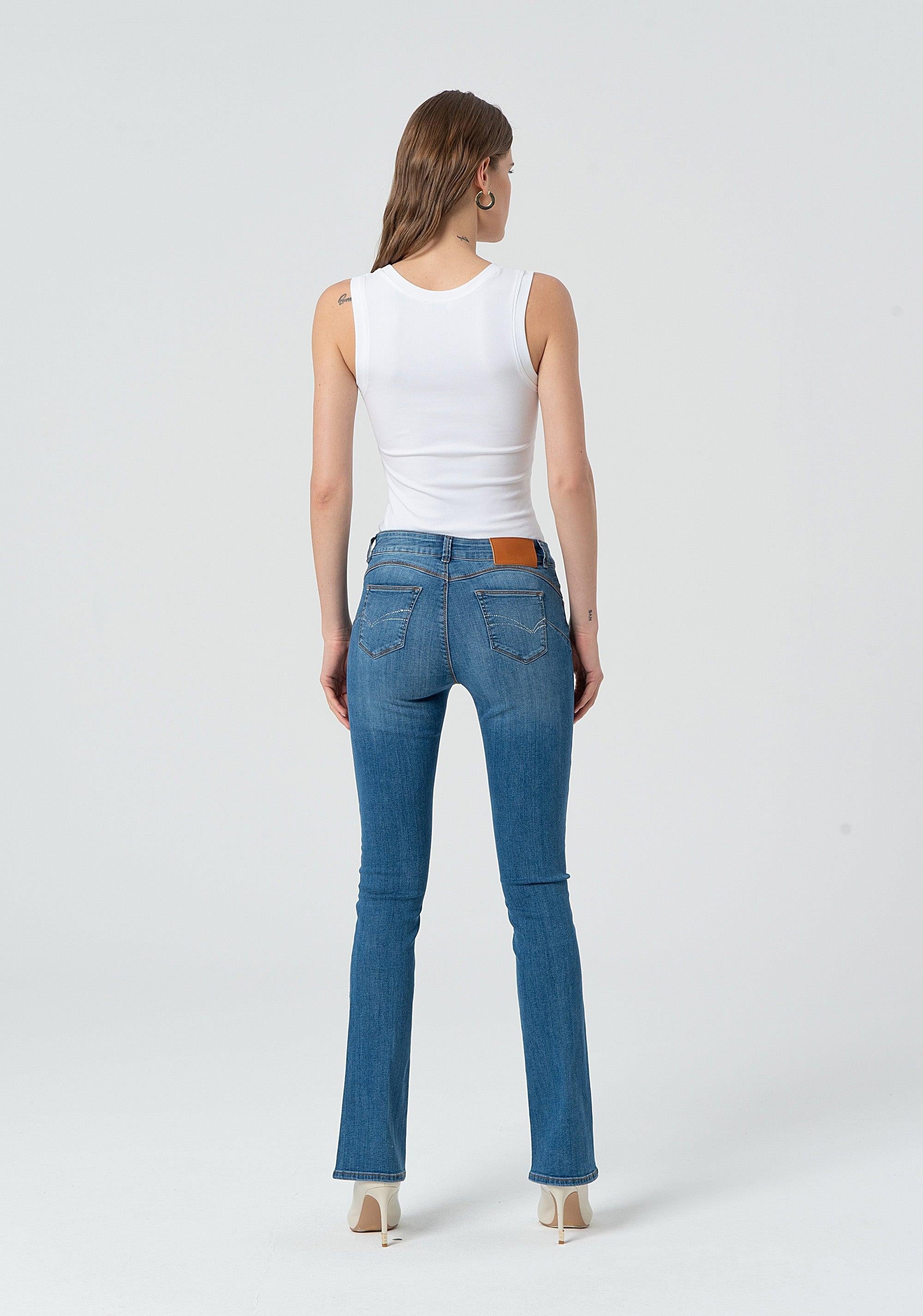 Jeans bootcut effetto push up in denim con lavaggio medio bleached