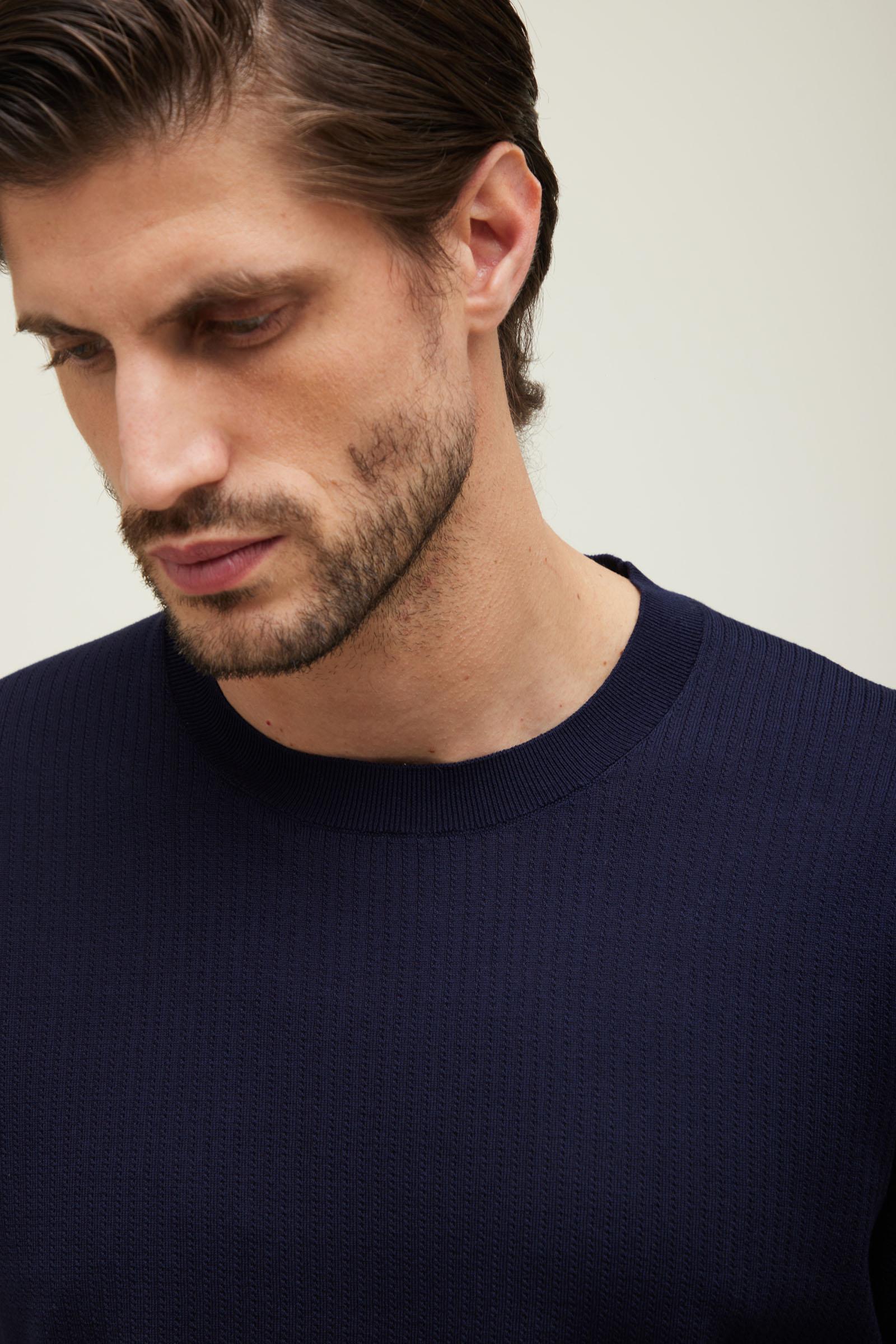 Maglia a maniche corte con trecce e coste blu