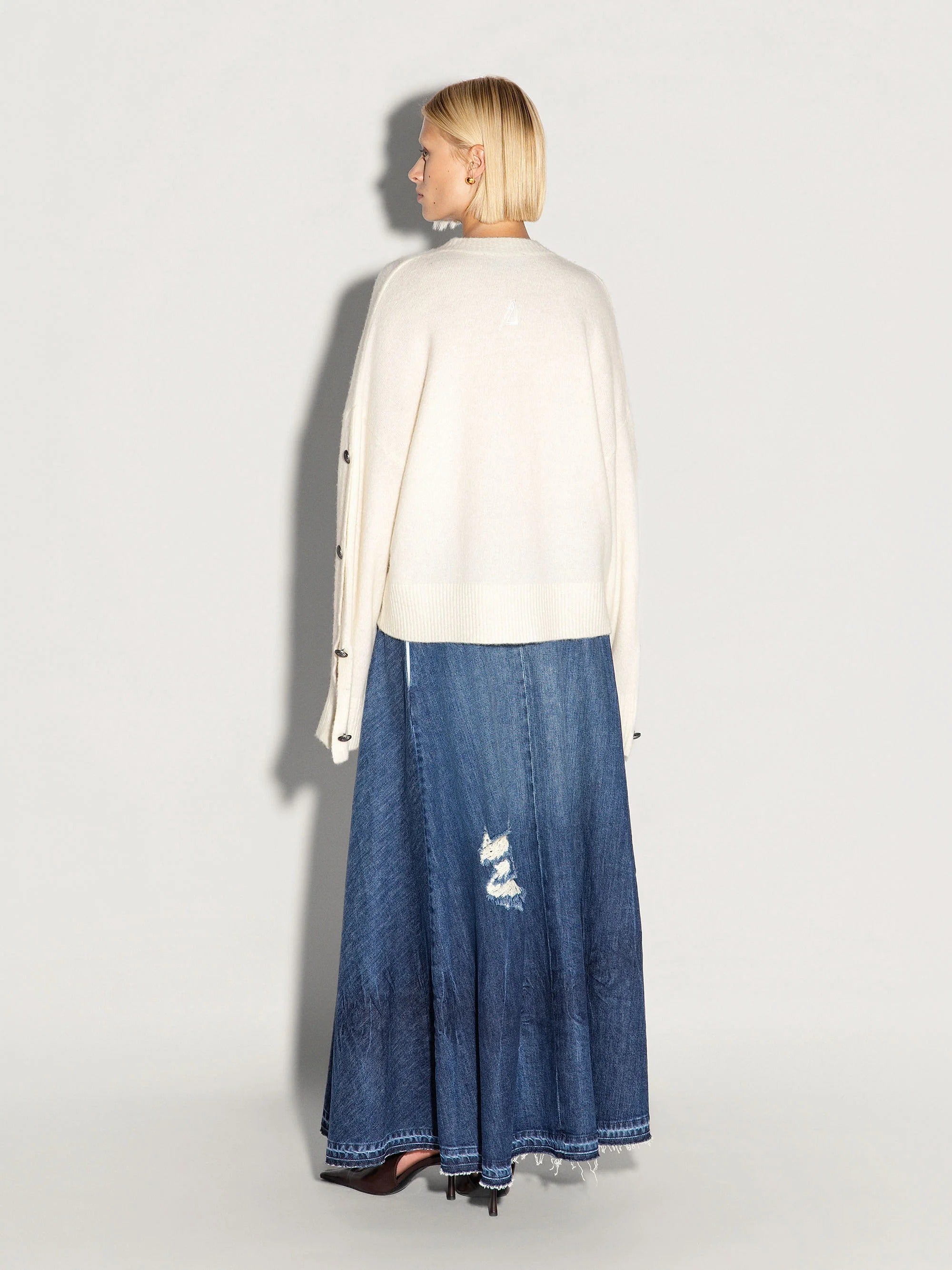 Pullover AKEP scollo a V ricamato off white MGKD15101 V2 AKEP 