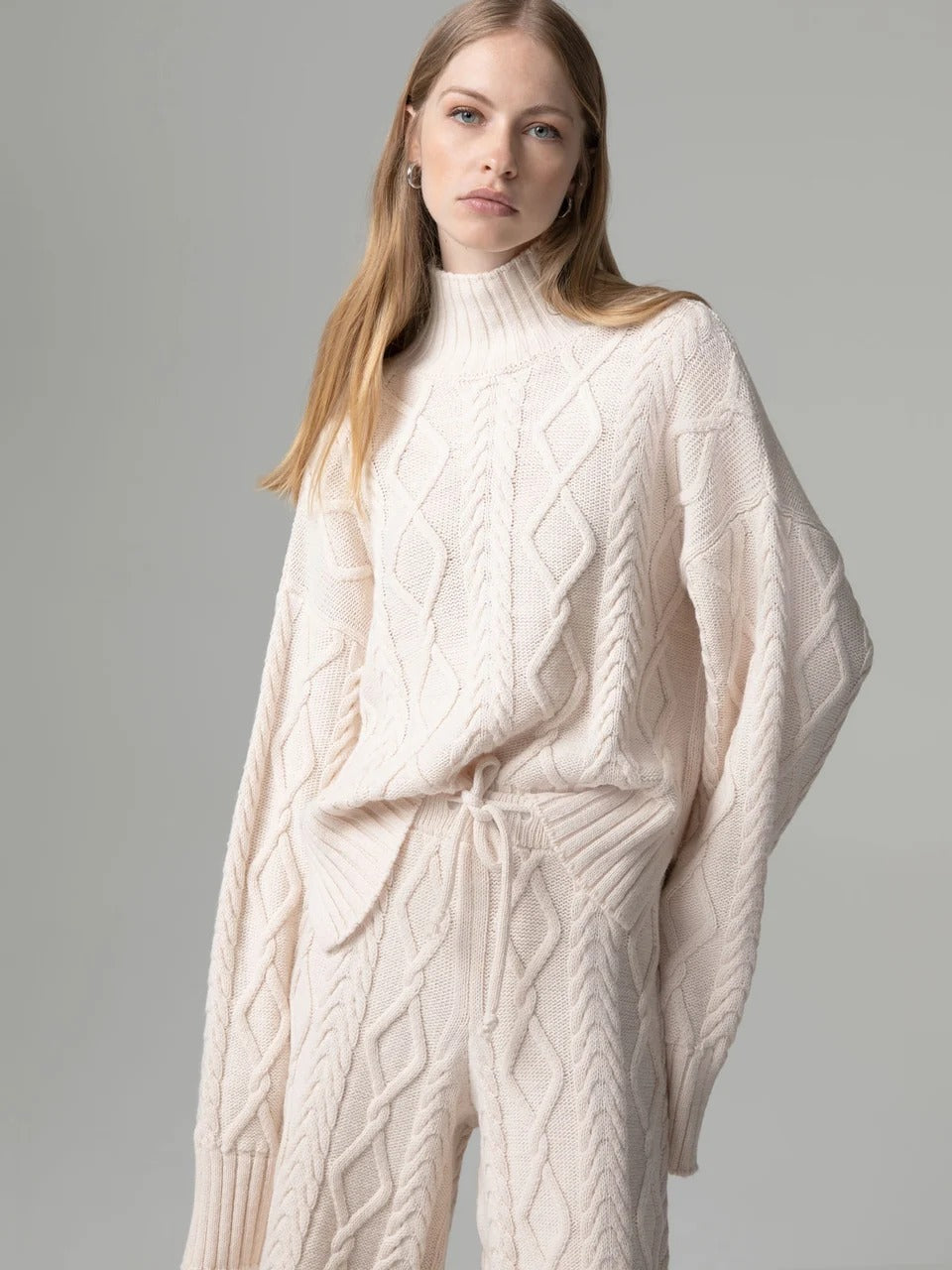 Gaelle Pullover con motivo a treccia e collo alto panna GAABW11430-FRW0001 BI21 GAELLE 
