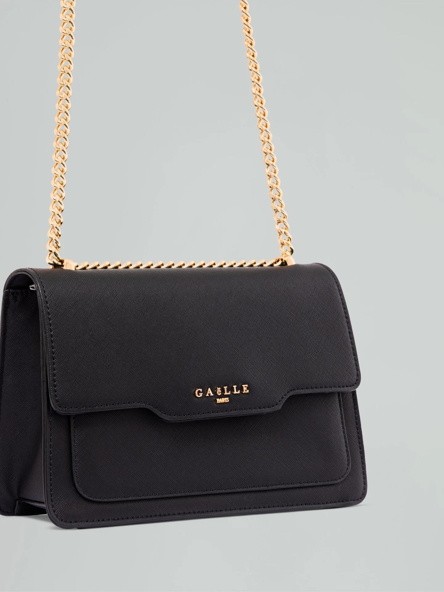 Gaelle Regular shoulder strap essential saffiano nera GAACW03303-XPU0004 NE01 GAELLE 