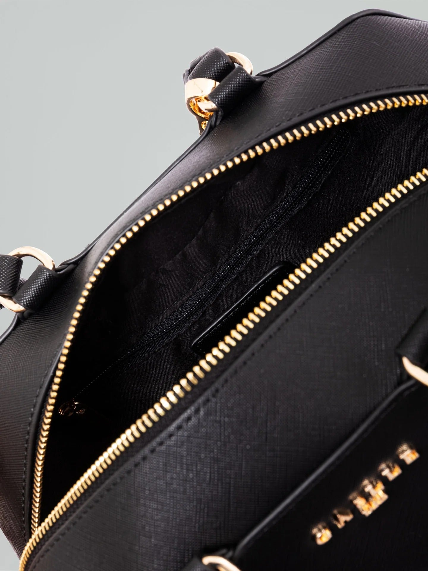 Gaelle Mini duffle essential saffiano nera GAACW03305-XPU0004 NE01 GAELLE 