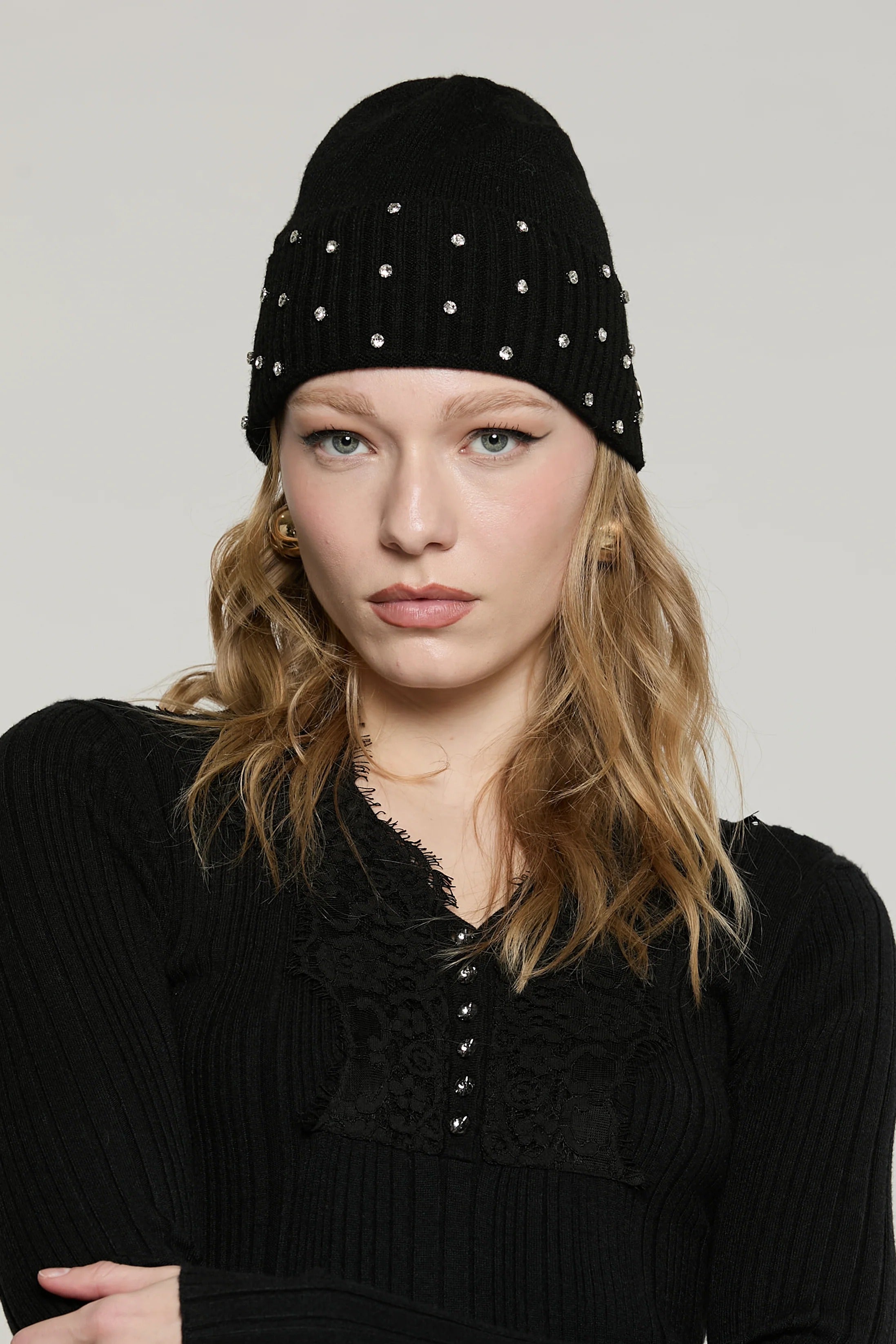 Cappello SISTA con castoni più pietre black RDA2608431011 1199 RELISH 