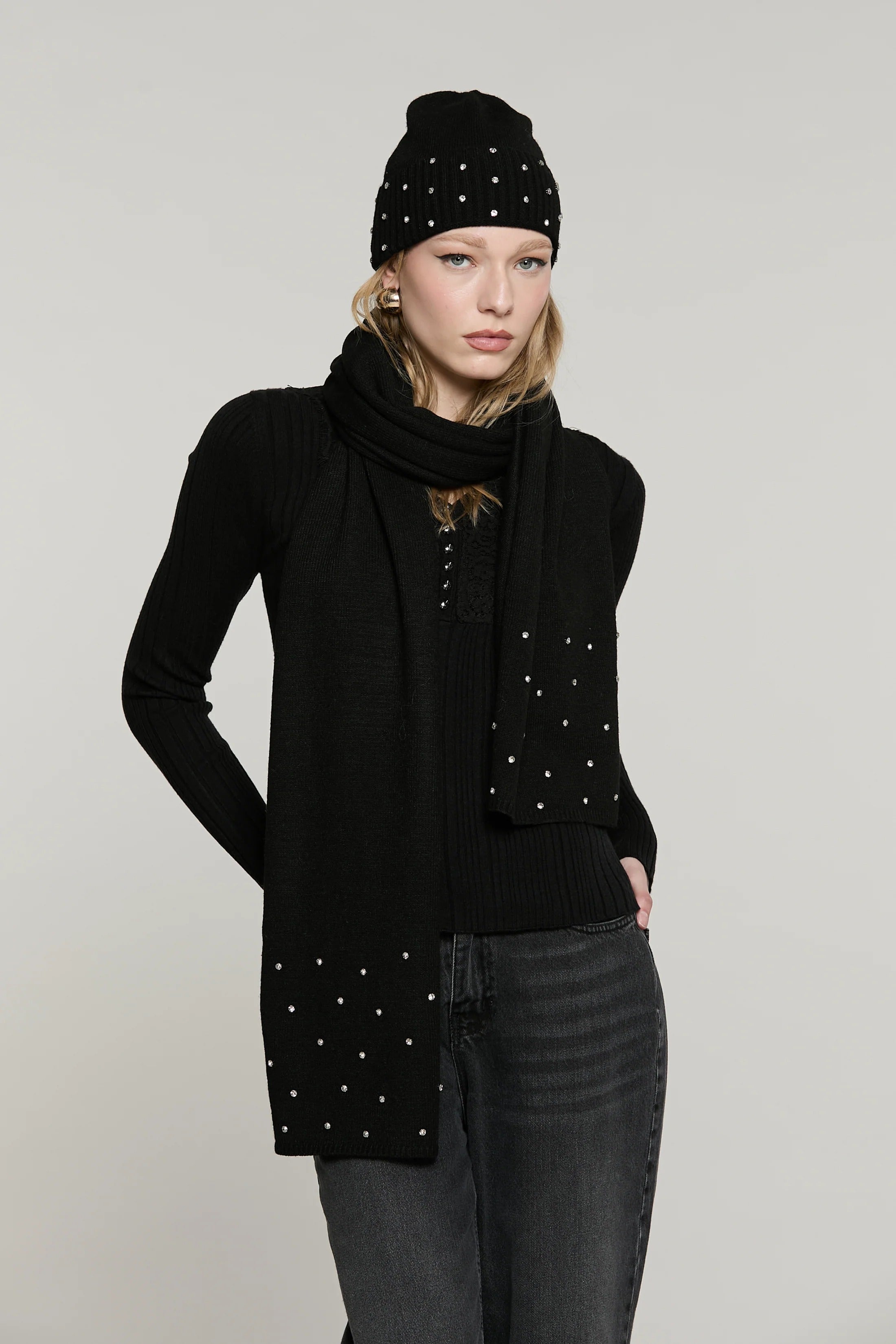 Cappello SISTA con castoni più pietre black RDA2608431011 1199 RELISH 