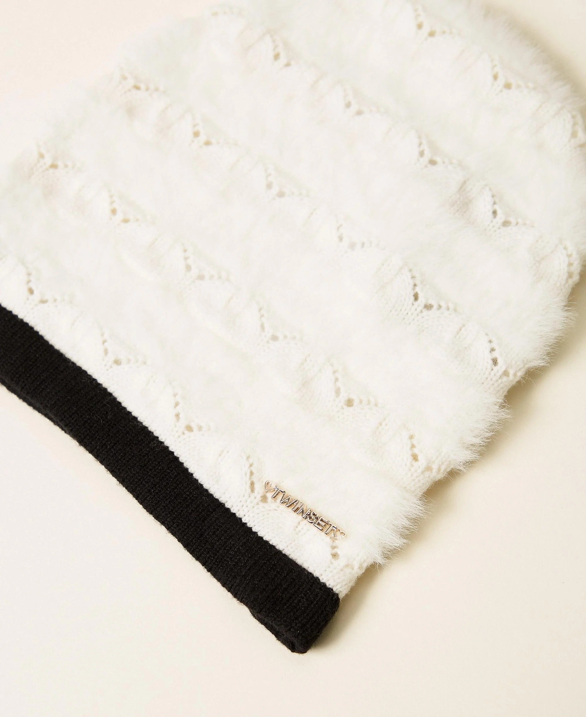 Berretto in maglia traforata bianco neve/nero 262GJ501D 03711 TWINSET 