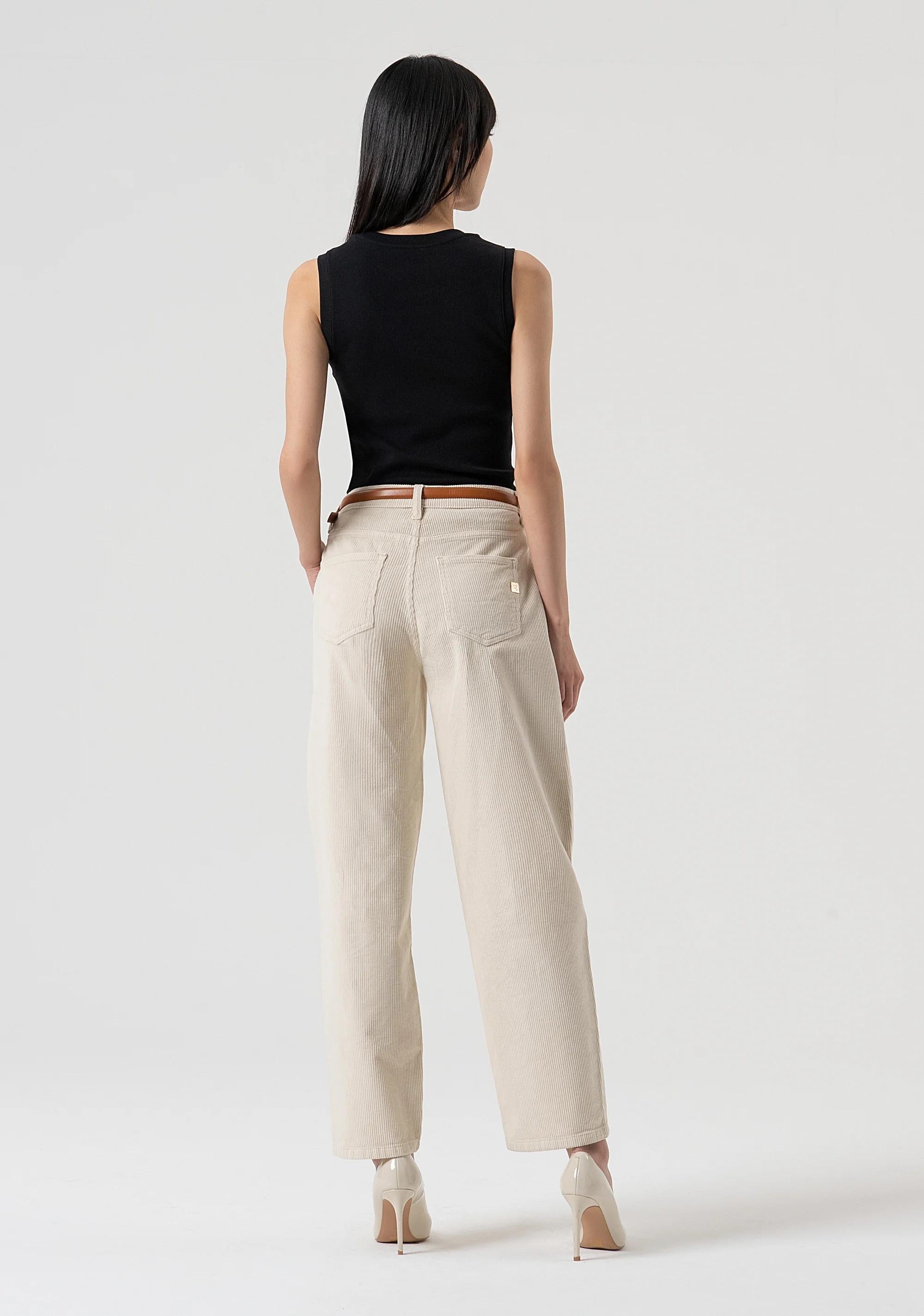 Fracomina Pantalone carrot in velluto con cintura abbinata vanilla FP25WVD014W56701 508 FRACOMINA 