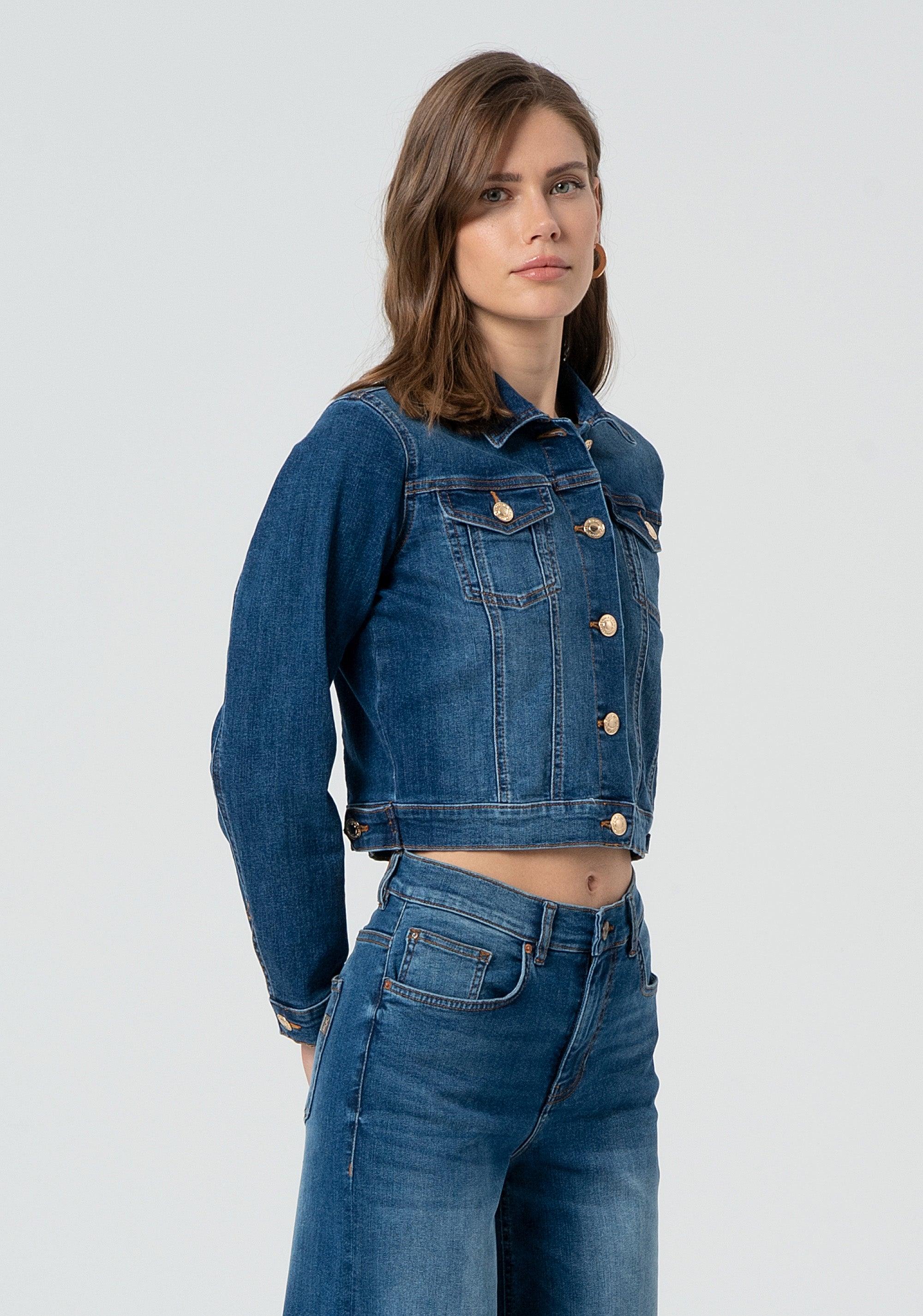Giacca regular cropped in denim con lavaggio medio