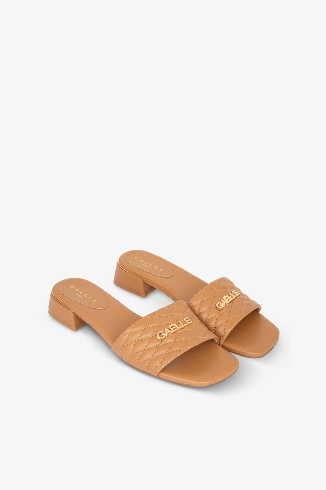 Sandalo Con Tacco Tessuto Matelasse E Placchetta Logo  Beige - Gaëlle Paris GACAW01709-MTFI0007 BE00 GAELLE 