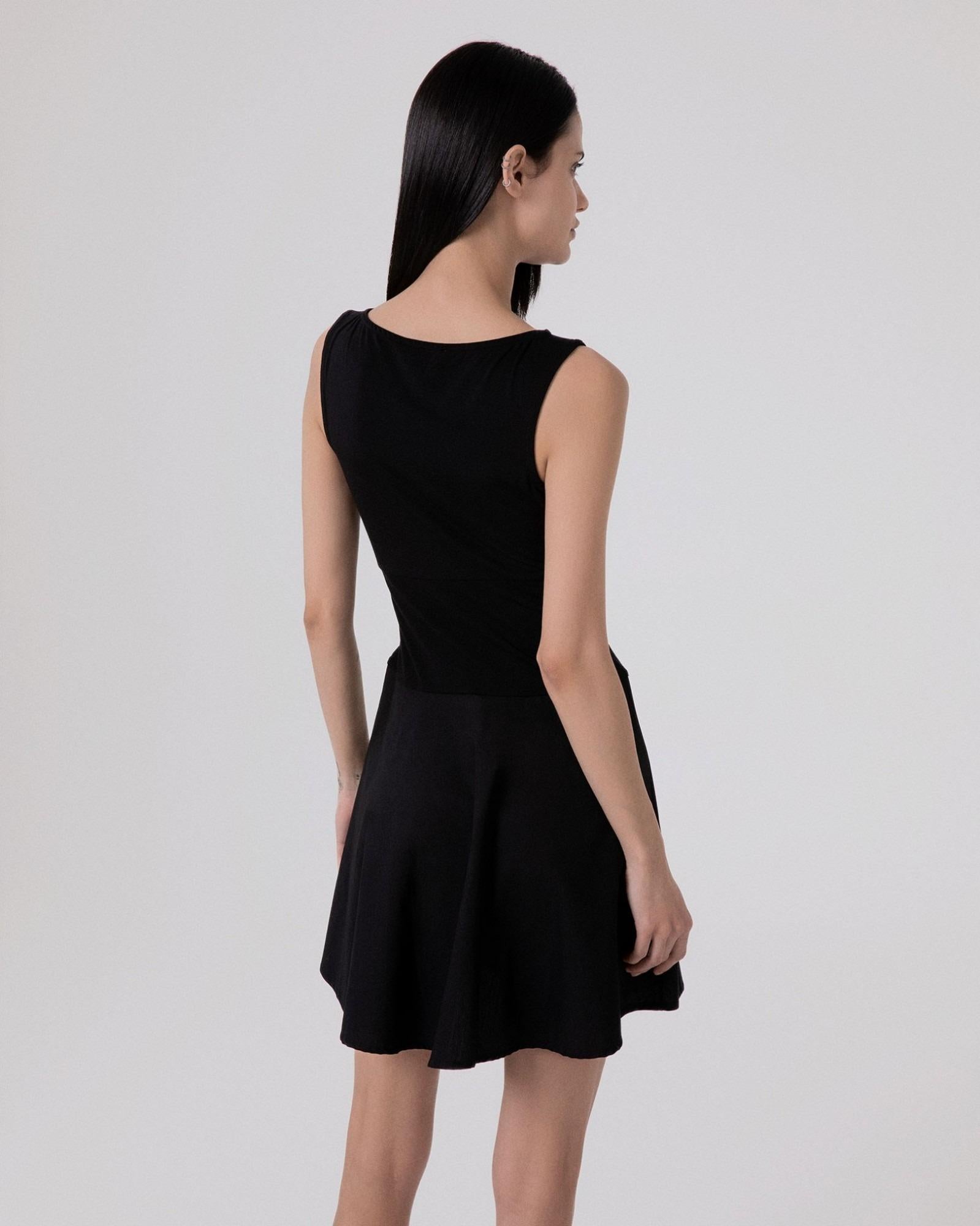 Abito Smanicato In Viscosa Con Gonna In Popeline  Nero HINNOMINATE HMABW02501-PTTS0293 NE01 HINNOMINATE 