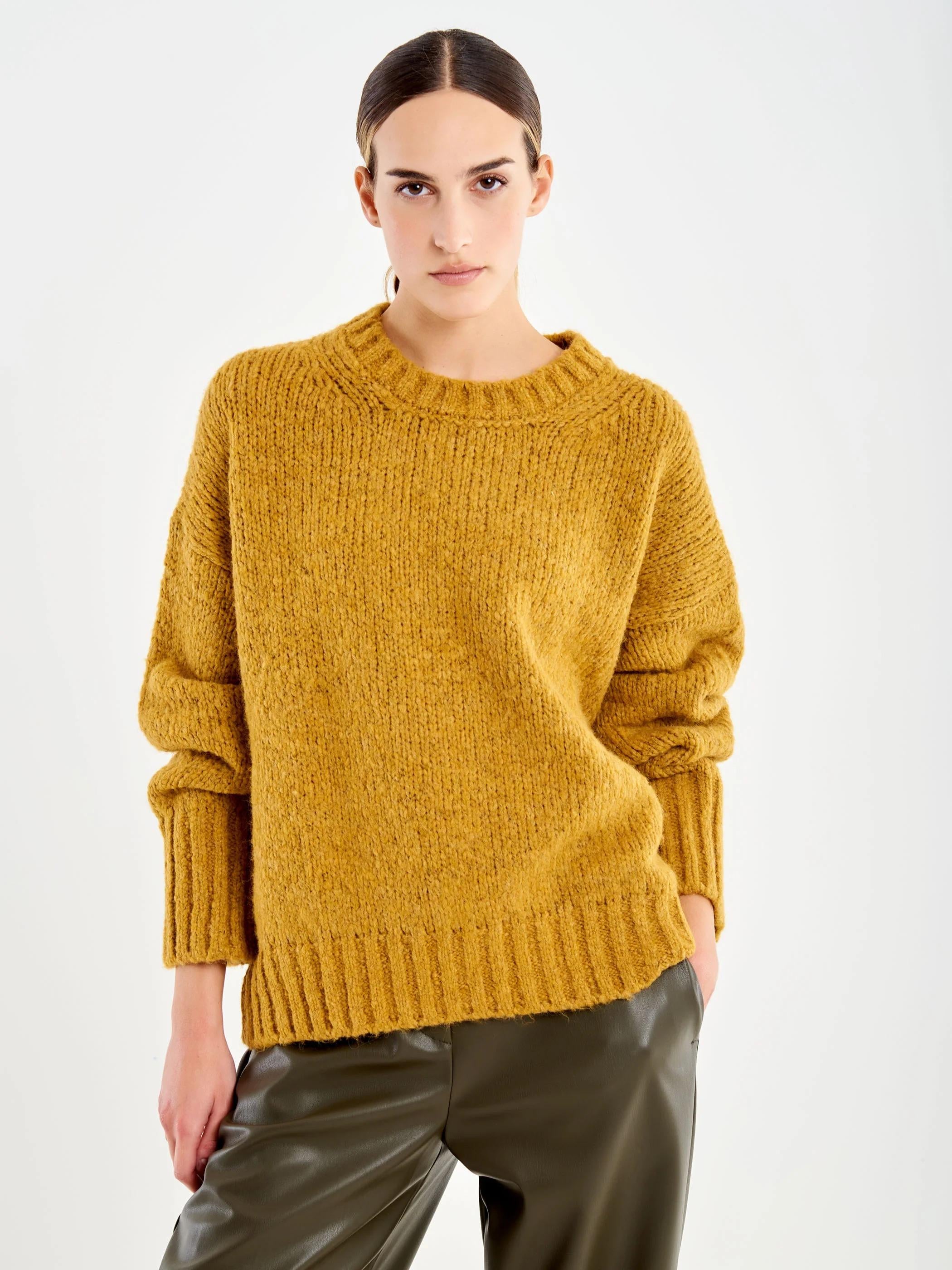 VICOLO Pull Girocollo con Fondo sfalsato GIALLO OCRA 33057F GIALLO VICOLO 