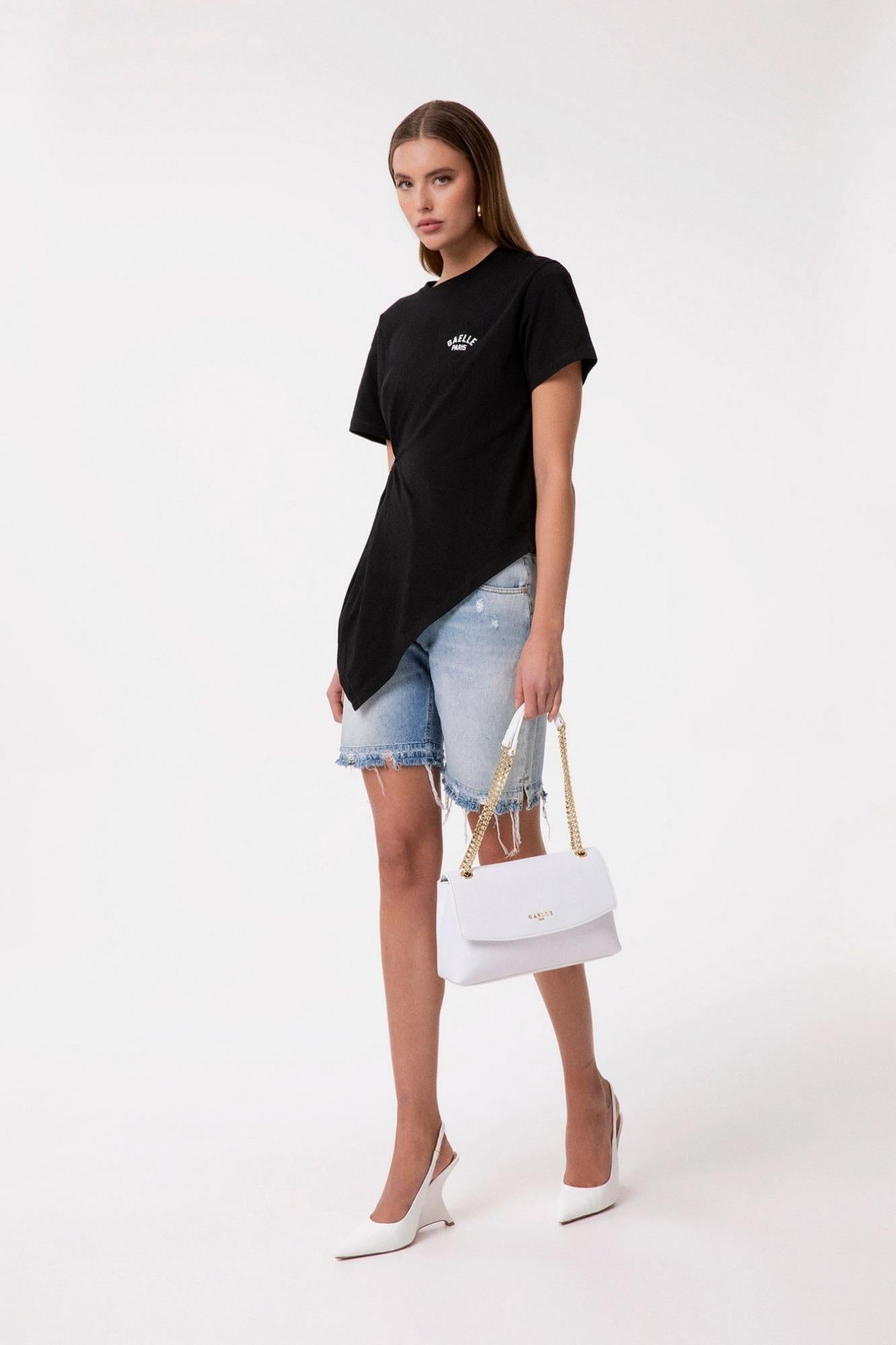 T-Shirt Paricollo Mezza Manica Con Dettaglio Sul Davanti  Nero - Gaëlle Paris GAABW09370-PTTS0043 NERO GAELLE 