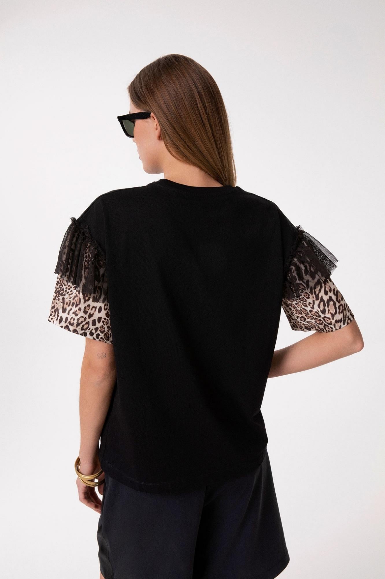 T-Shirt Paricollo Mezza Manica Con Dettaglio Manica In Raso  Nero - Gaëlle Paris GAABW09297-PTTS0043 NE01 GAELLE 