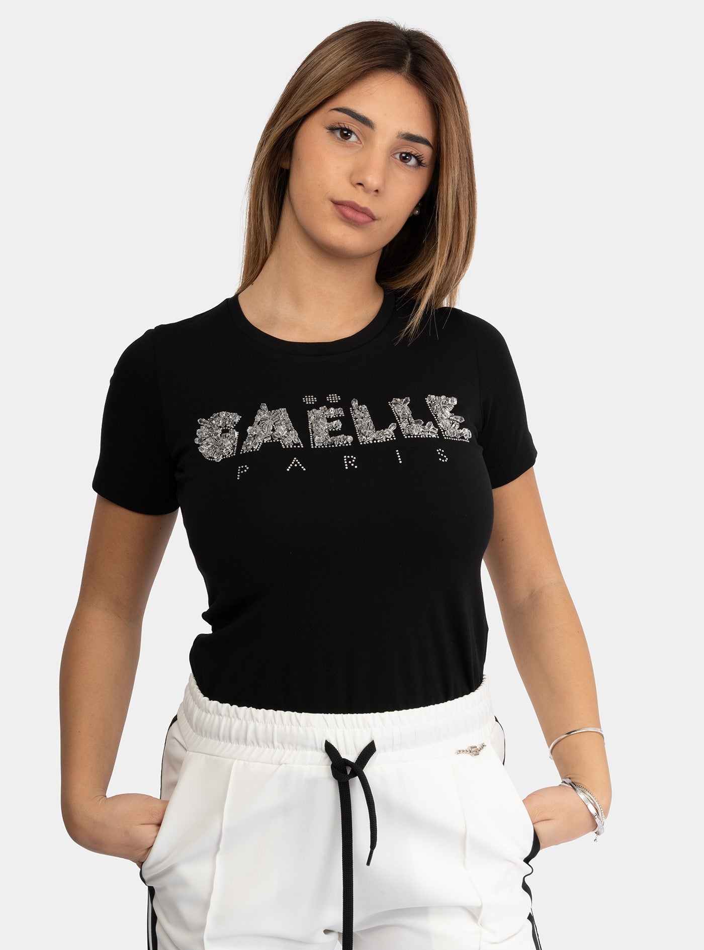 immagine-1-gaelle-t-shirt-con-logo-ricamato-nera-t-shirt-gaabw01274-ptts0059-ne01