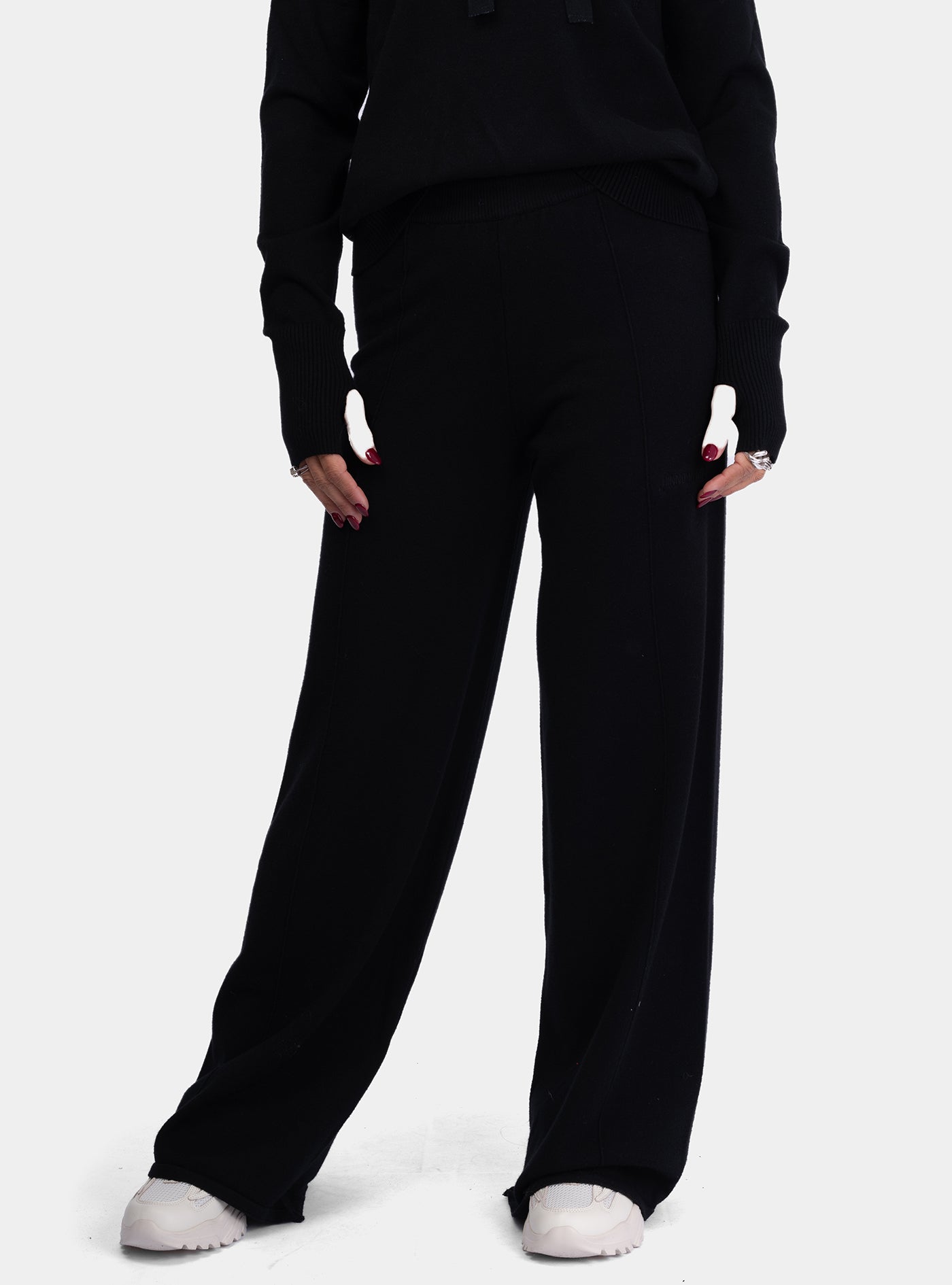 immagine-1-hinnominate-pantalone-palazzo-in-maglia-con-ricamo-nero-pantaloni-hmabw01171-mttm0001-ne01