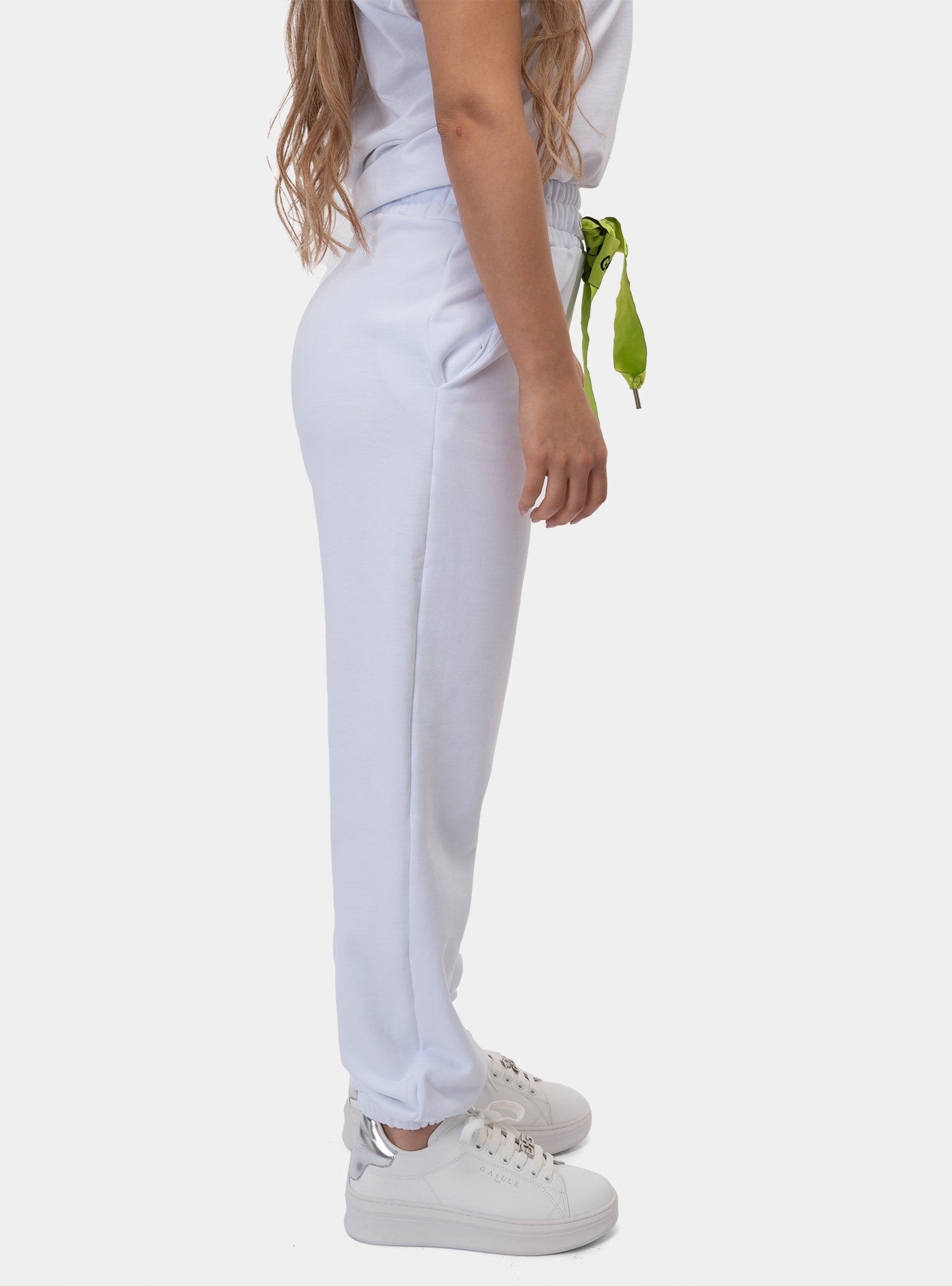 immagine-2-gaelle-pantalone-jogger-bianco-pantaloni-gaabw00459-ptts0032-bi01