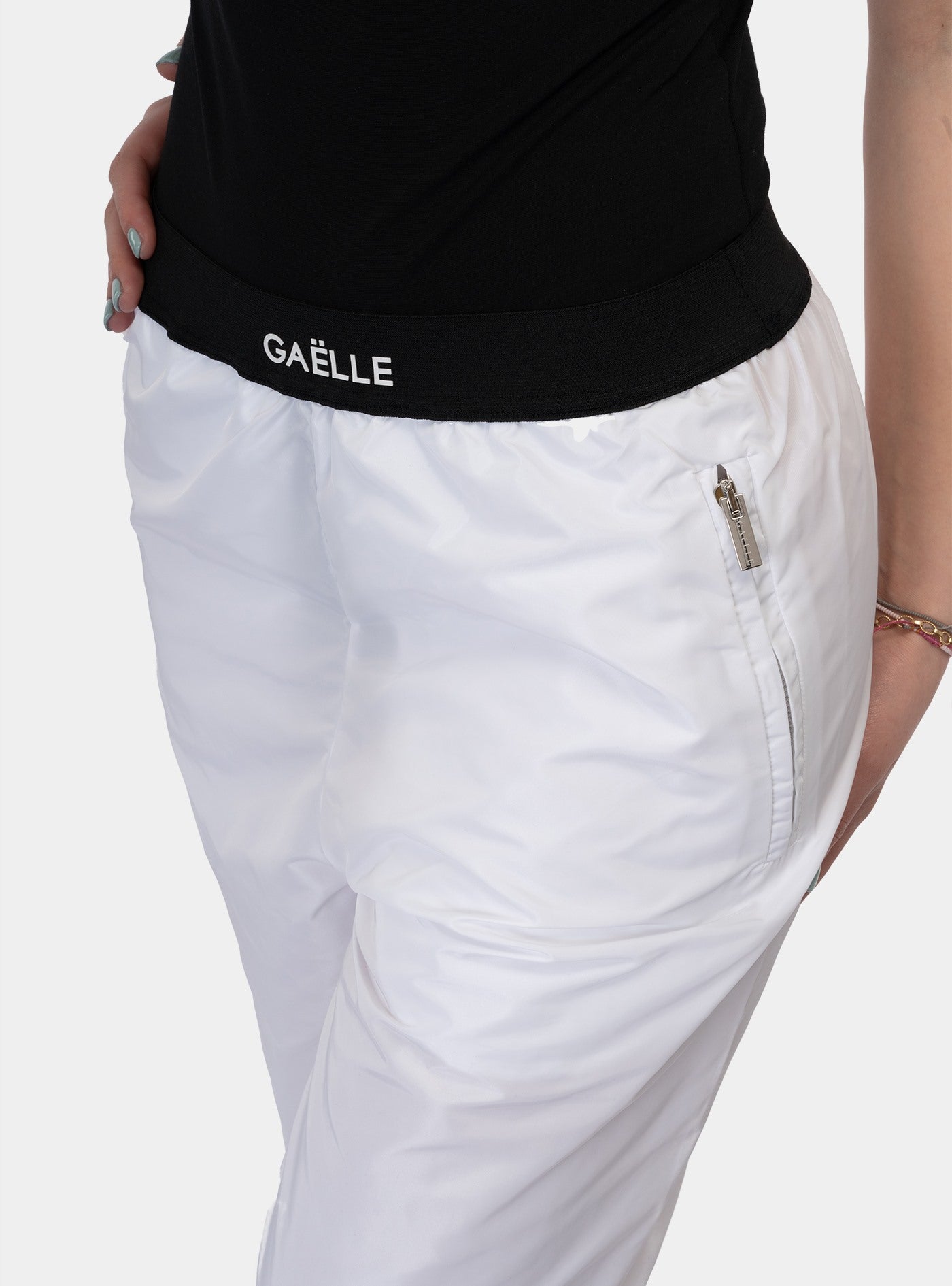 immagine-3-gaelle-pantalone-jogger-bianco-pantaloni-gaabw00446-pttn0040-bi01