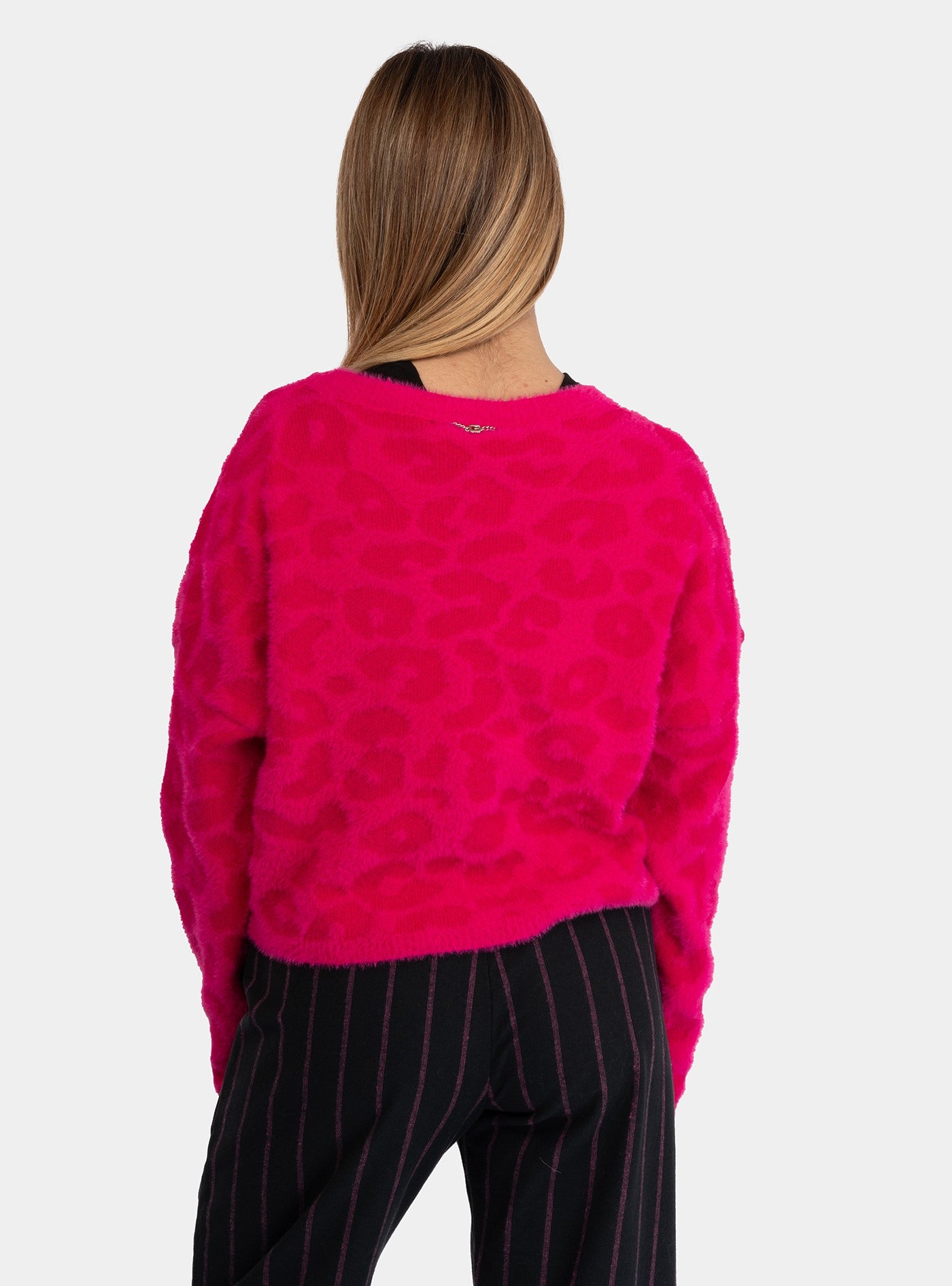 immagine-3-gaelle-pullover-cropped-manica-lunga-fucsia-maglia-gaabw00948-mbfi0001-vi08