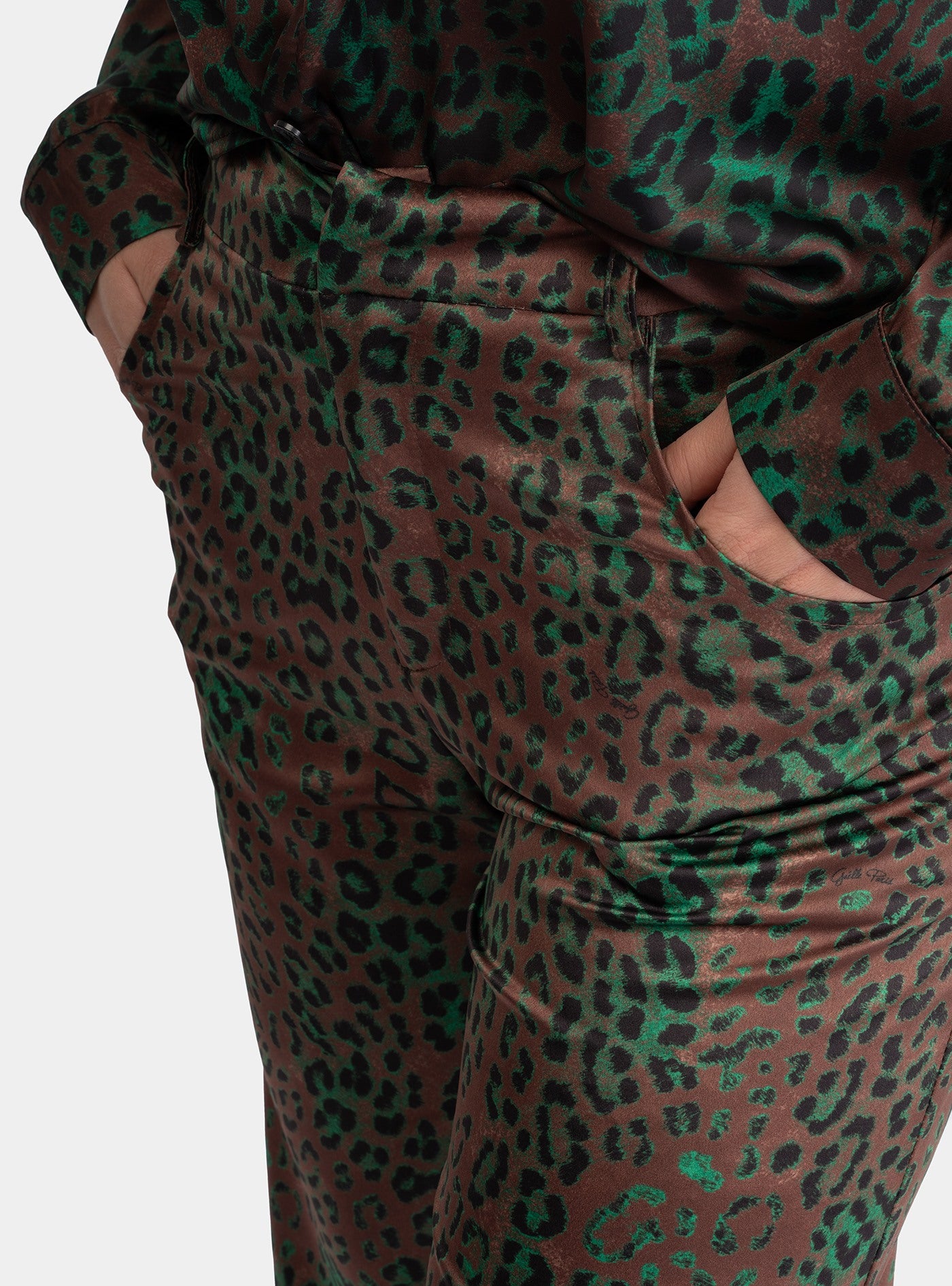 immagine-4-gaelle-pantalone-dritto-in-raso-stampato-maculato-verde-pantaloni-gaabw00904-pttp0075-mcve