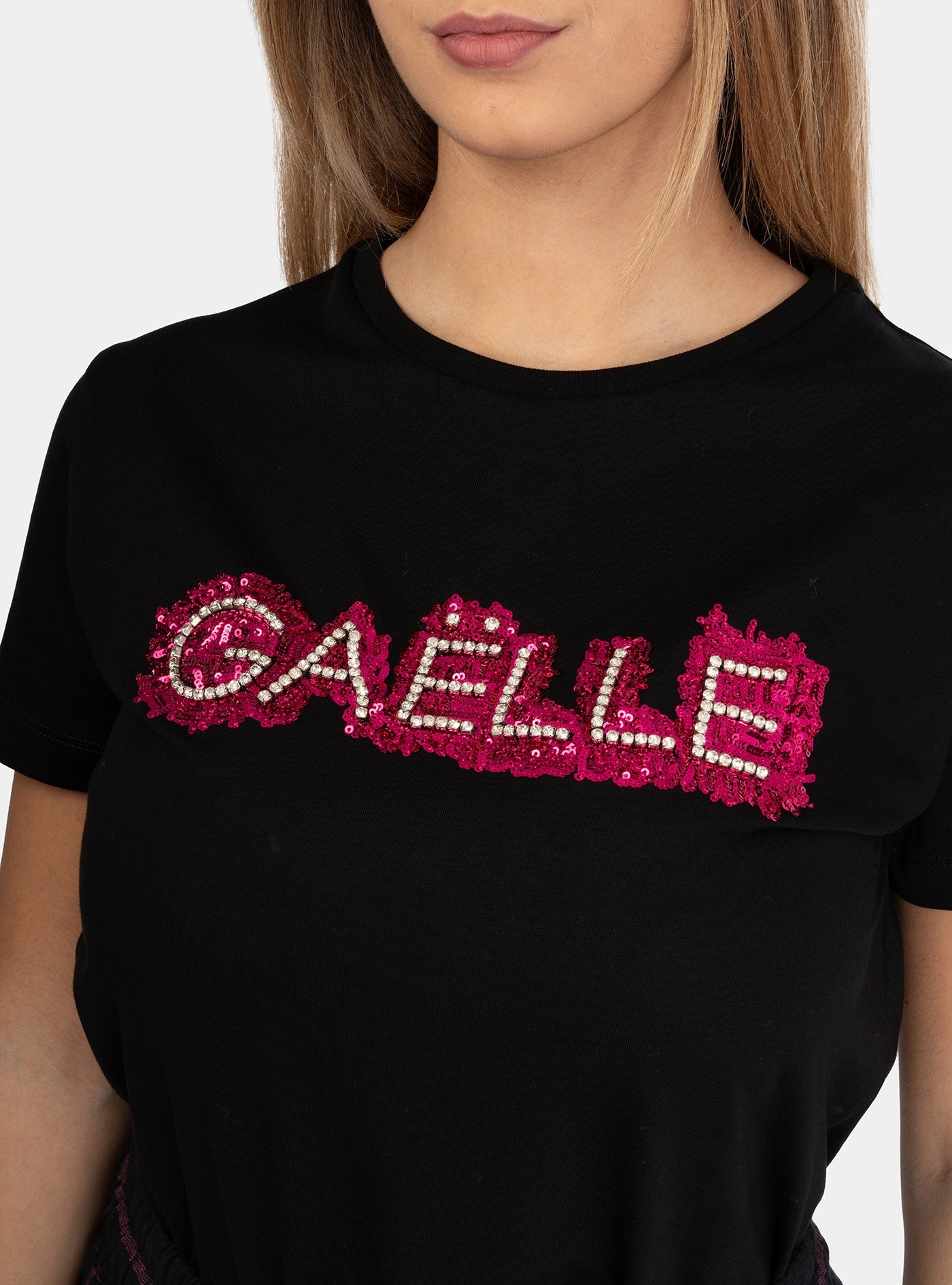 immagine-4-gaelle-t-shirt-in-jersey-con-logo-ricamato-a-mano-nera-t-shirt-gaabw01282-ptts0043-ne01