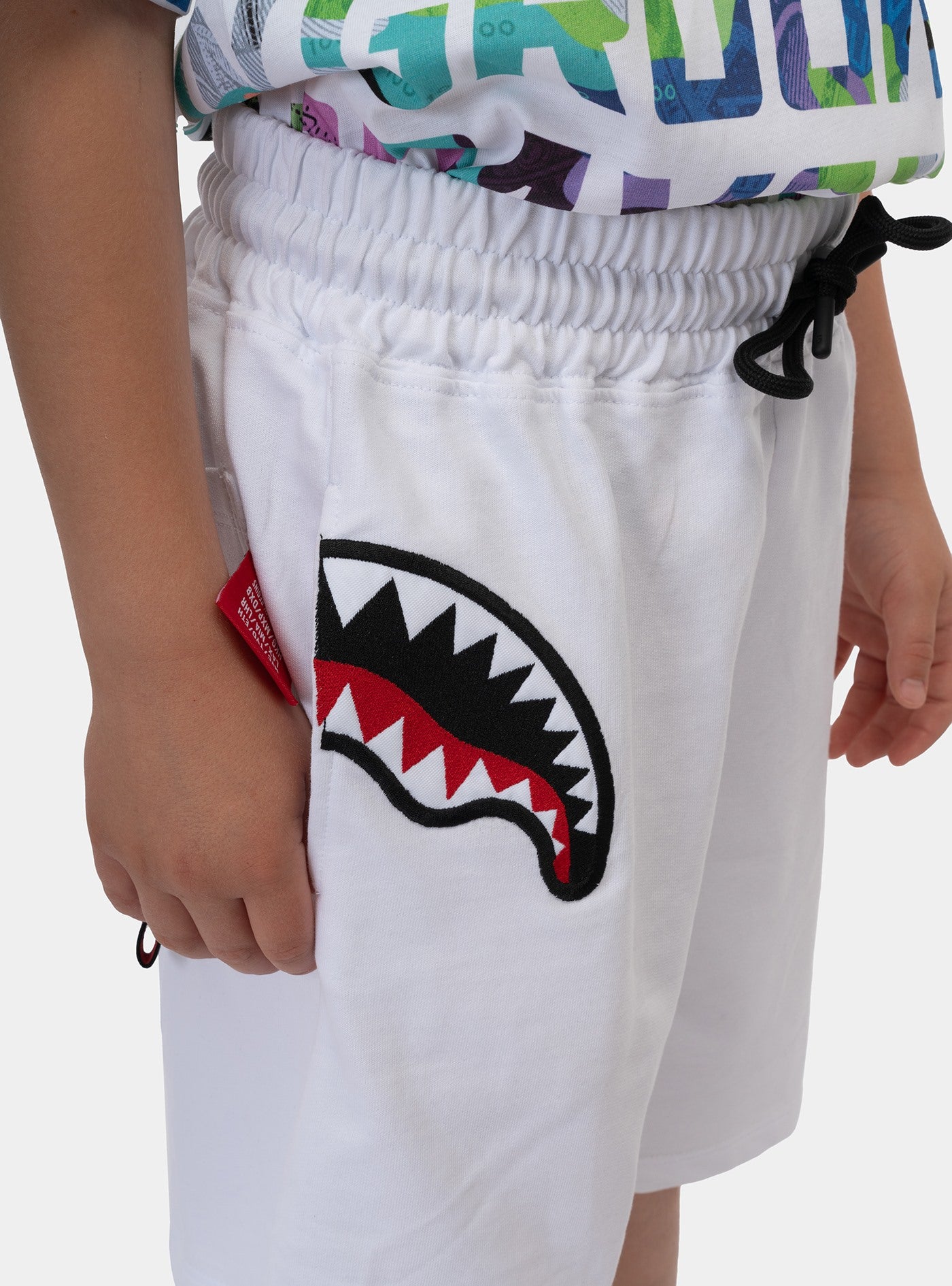 immagine-4-sprayground-label-shark-crew-short-white-short-spy1036-white